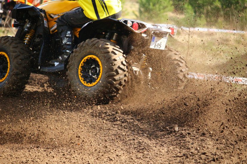 Helmpflicht und Straßenzulassung für Quads